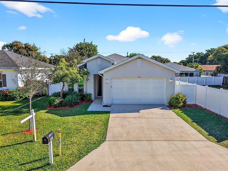 341 Oak Aly — Photo 1