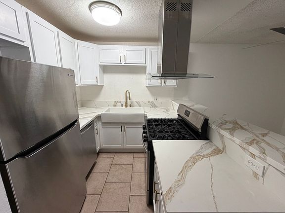 4th image of 10323 Woodbine St #403
