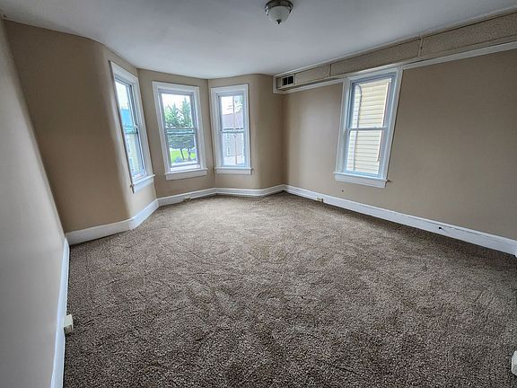 4th image of 327-329 W King St #2