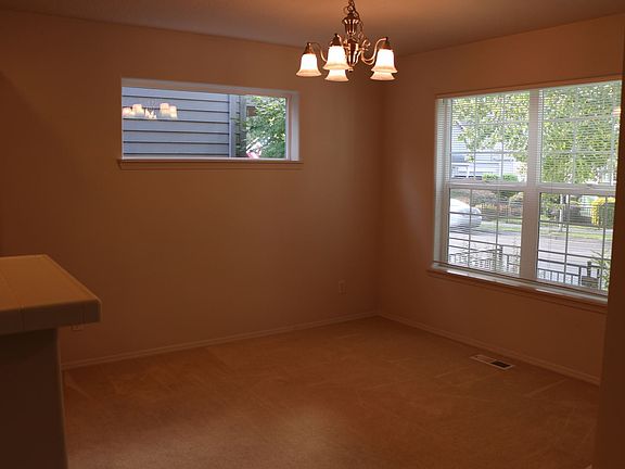 3rd image of 722 NE 62nd Ave