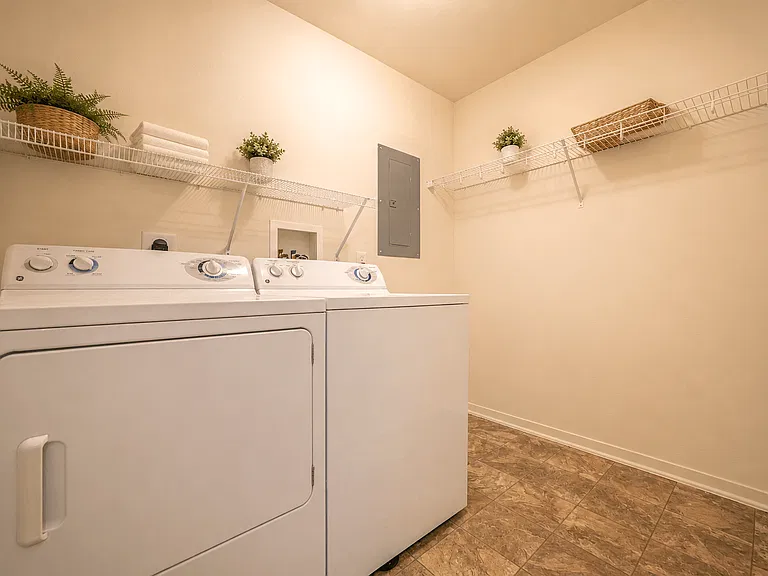 Prairie Lakes Apartments — Photo 15