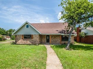 402 Melorine Dr, Grand Prairie, TX 75051
