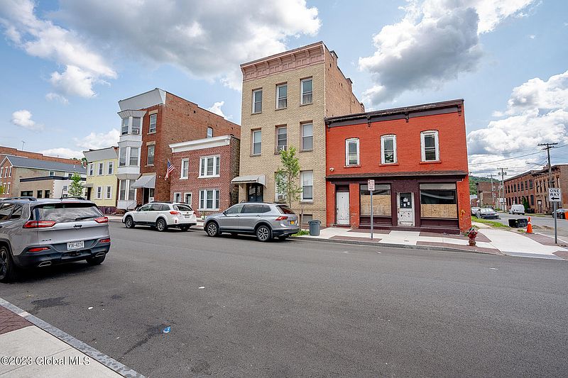 2nd image of 312 4 th Street Street