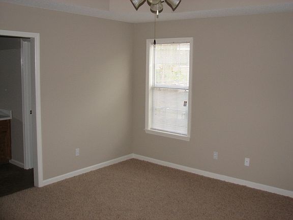 4th image of 4244 Wilshire Dr