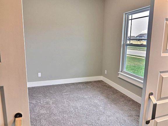 4th image of 4020 Scoria St