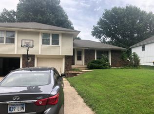 313 SE Melody Ln #B, Lees Summit, MO 64063