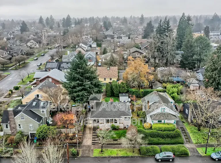 2727 NE 65th Ave — Photo 37