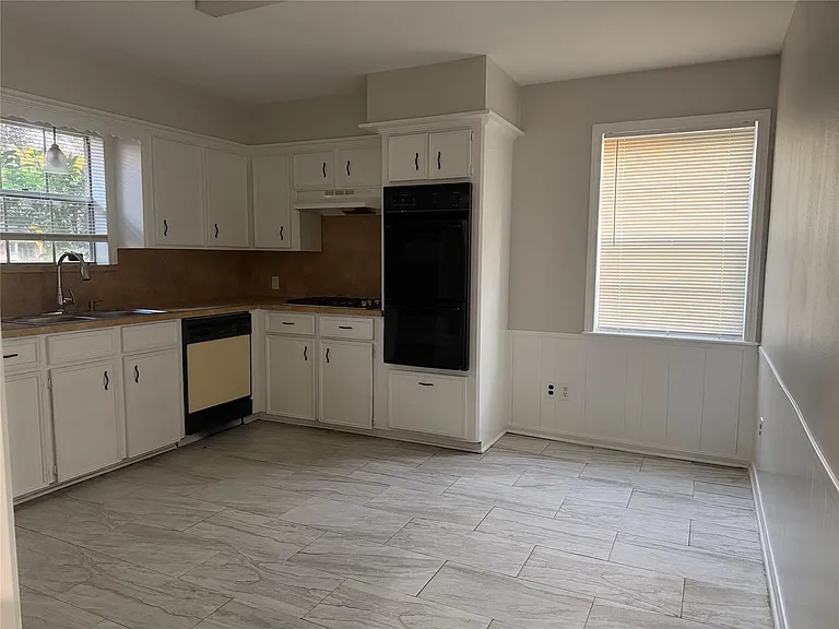 3815 Avenue R — Photo 8
