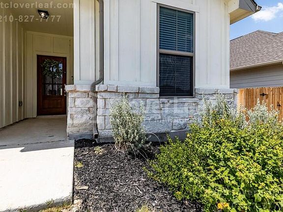 4th image of 3211 Rose Ln