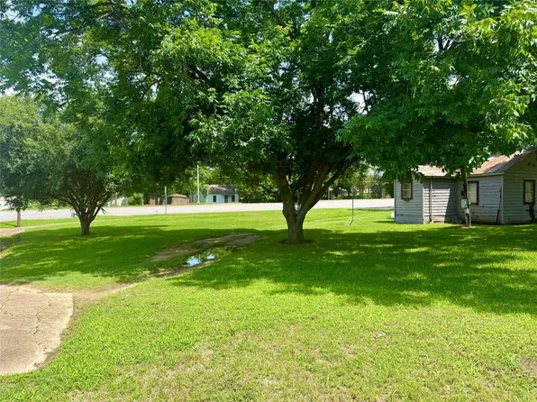 1202 W Highway 21, Caldwell, TX 77836