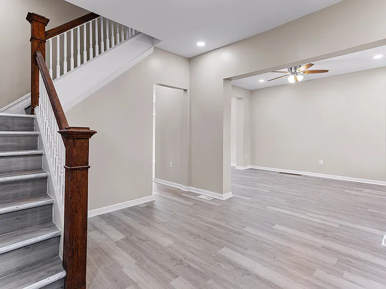 6037 Crane St — Photo 13