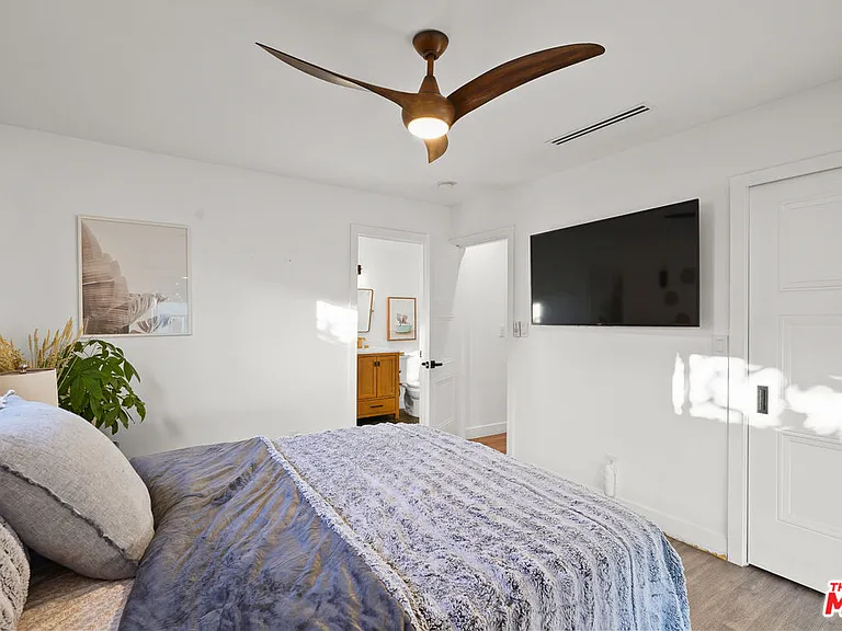 14828 Saticoy St — Photo 14