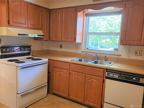 3rd image of 24 E Orchard Springs Dr