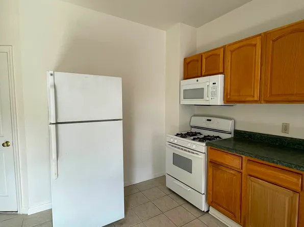 21-83 Steinway Street image 1 of 9