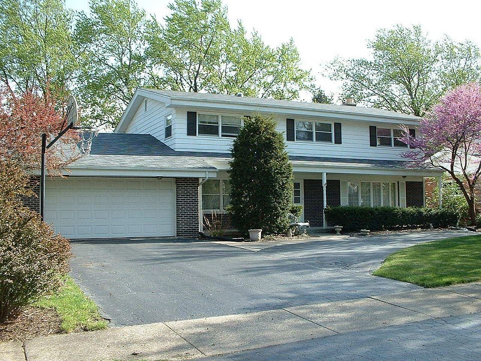 Conveniantly located close to Schools, Transportation & Shopping