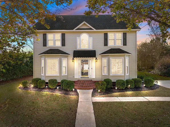 4406 Treetops Cir, Winterville, NC 28590