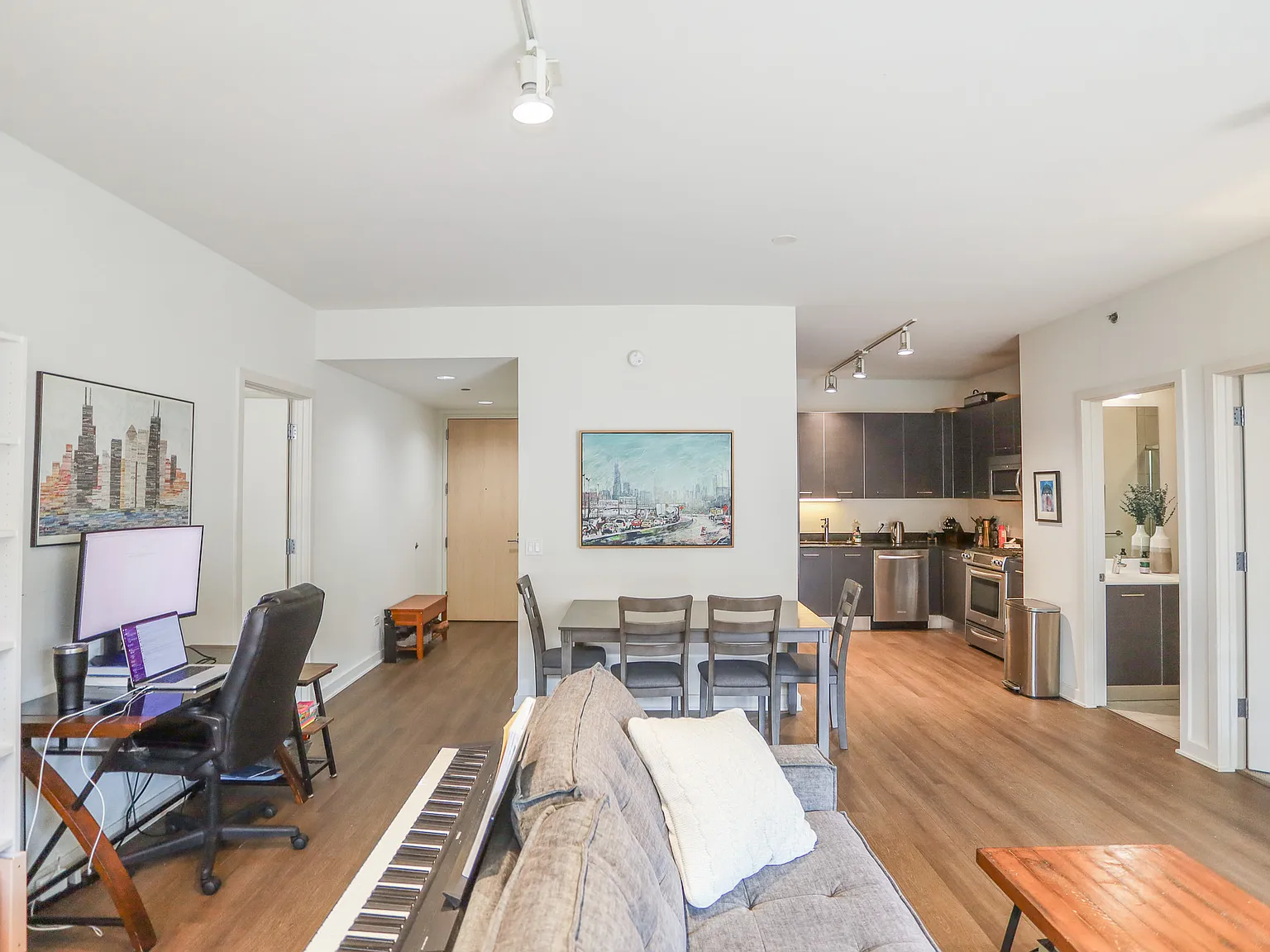 1 bed, 906 sqft, $3,185 — Photo 2
