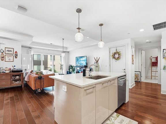 4th image of 150 Henley Pl APT 210