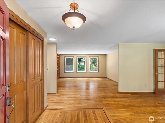 3rd image of 3811 Foxtail Court SE