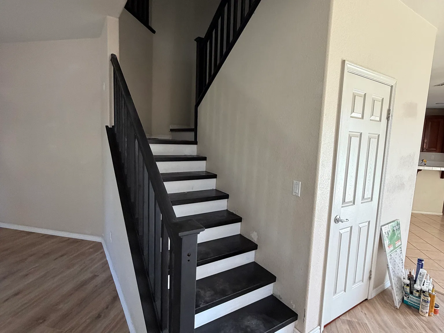 4 bed, 2800 sqft, $4,200 — Photo 3