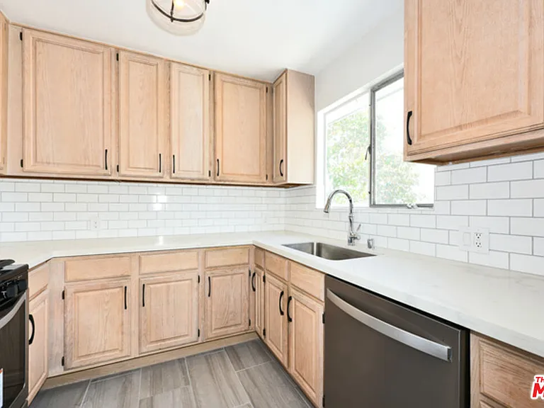 2427 Centinela Ave #G — Photo 10