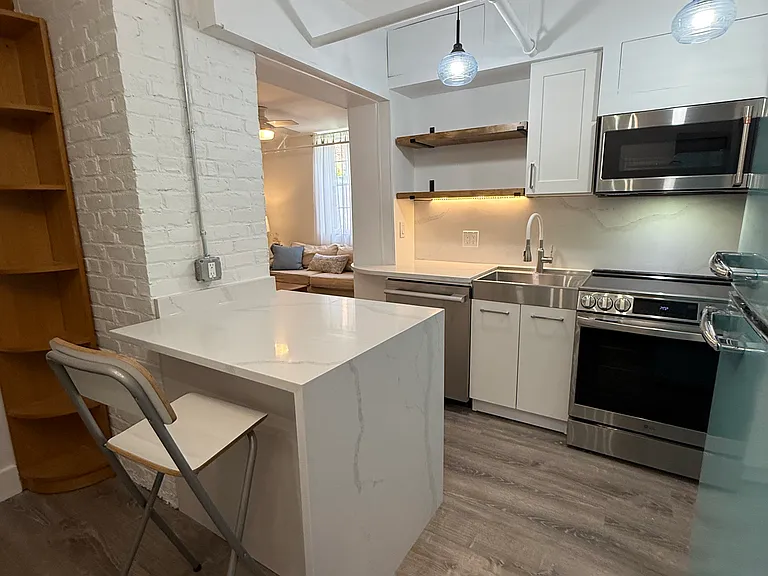 60 Magazine St #B — Photo 4