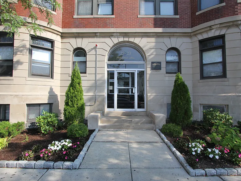 Brighton Avenue Apartments, 19-25 — Photo 13