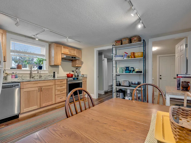 10 Dunn St #2 — Photo 2