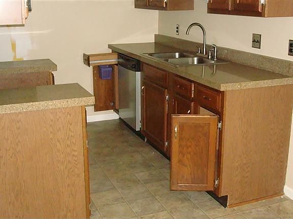3rd image of 46 Robinwood Ct