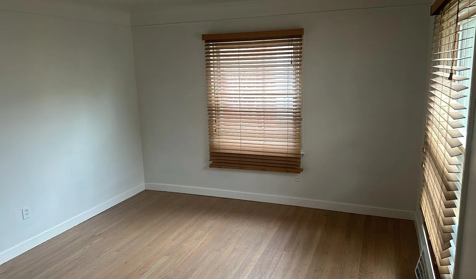 3 bed, 1.5 bath, 1300 sqft, $2,200 — Photo 2