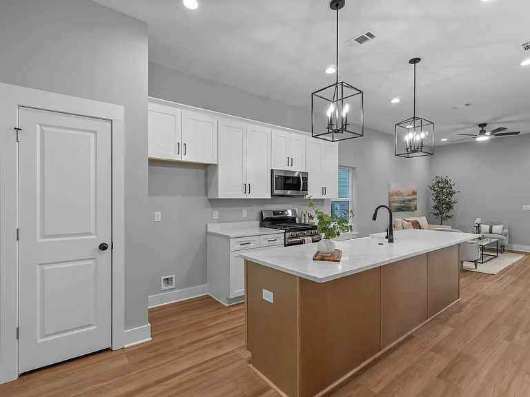 706 N F St #B — Photo 12