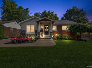 22655 Carolina St, Saint Clair Shores, MI 48080