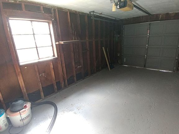 4th image of 621 Willow Dr