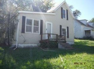 17 E 26th St, Higginsville, MO 64037
