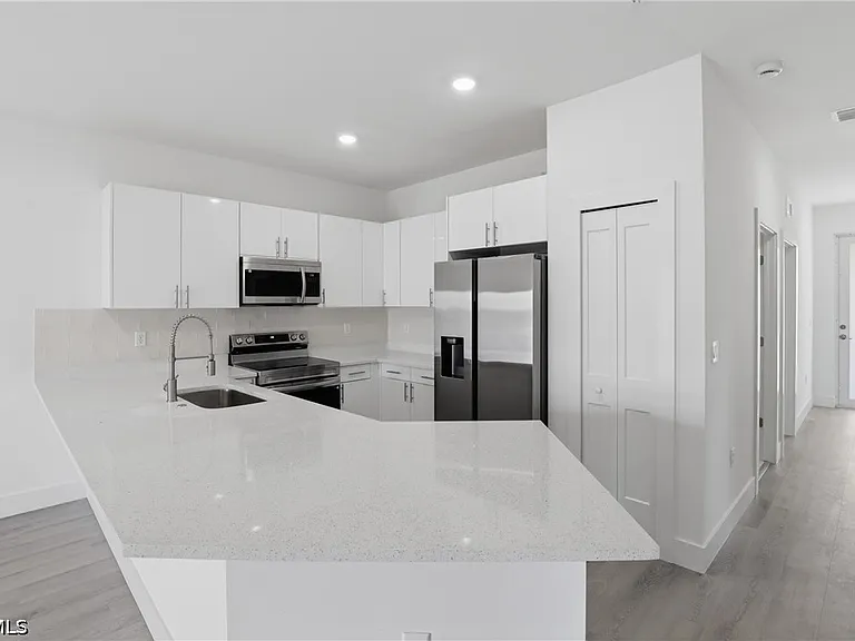 721 Ivan Ave S — Photo 21