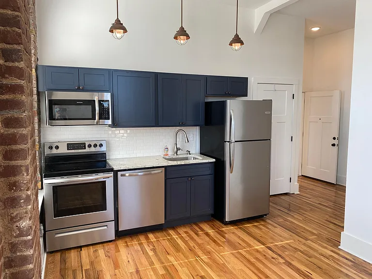 1100 Church St — Photo 35