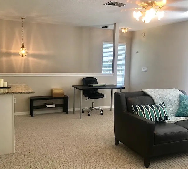 533B Greenbrier Dr — Photo 5