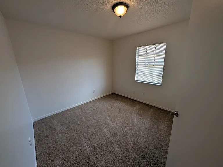 607 Kansas Ave — Photo 7