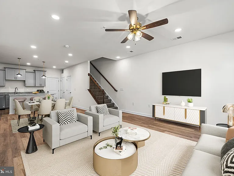 900 Gilbert Rd #3601B — Photo 3