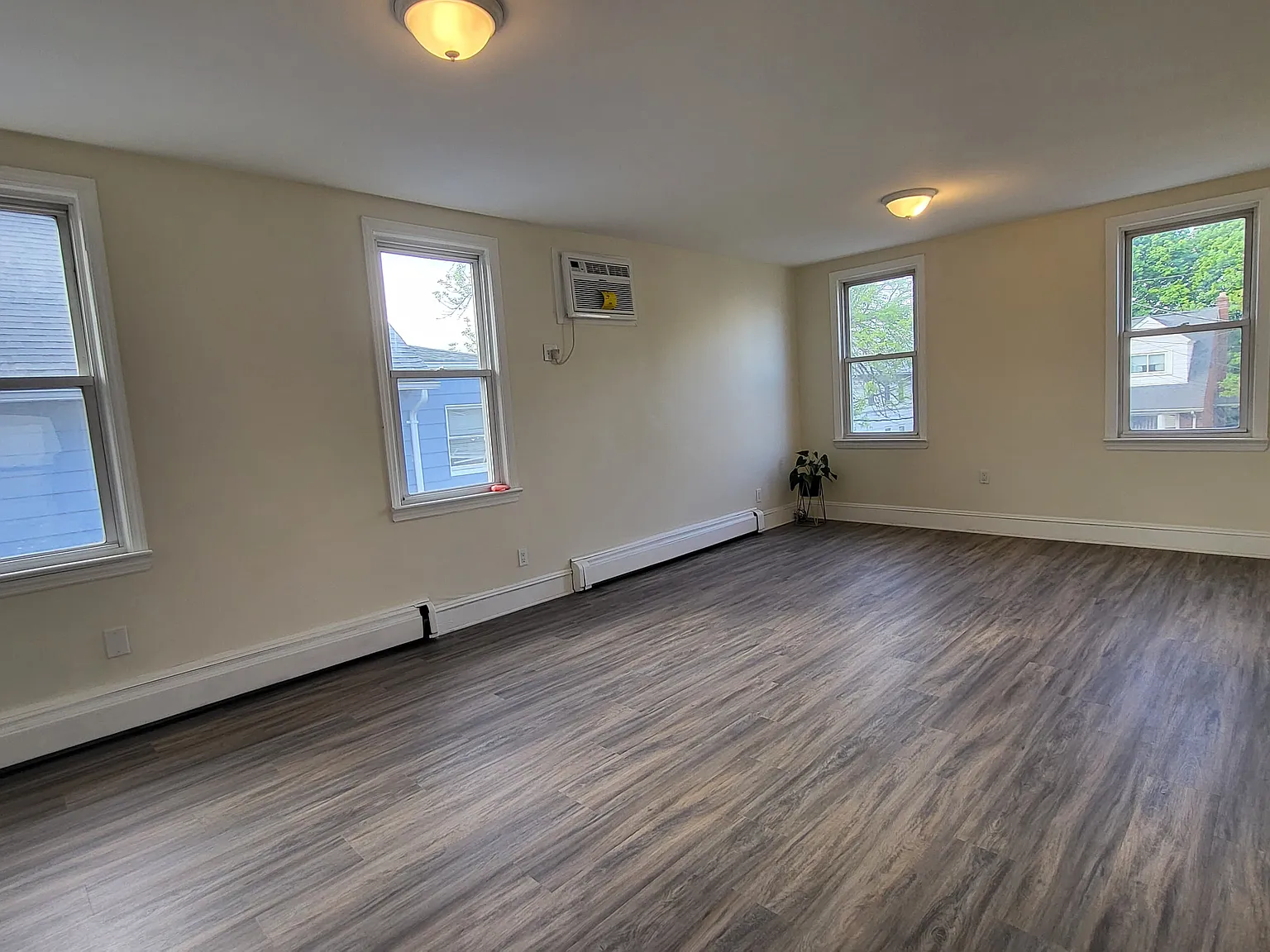 2 bed, 1000 sqft, $2,500 — Photo 3