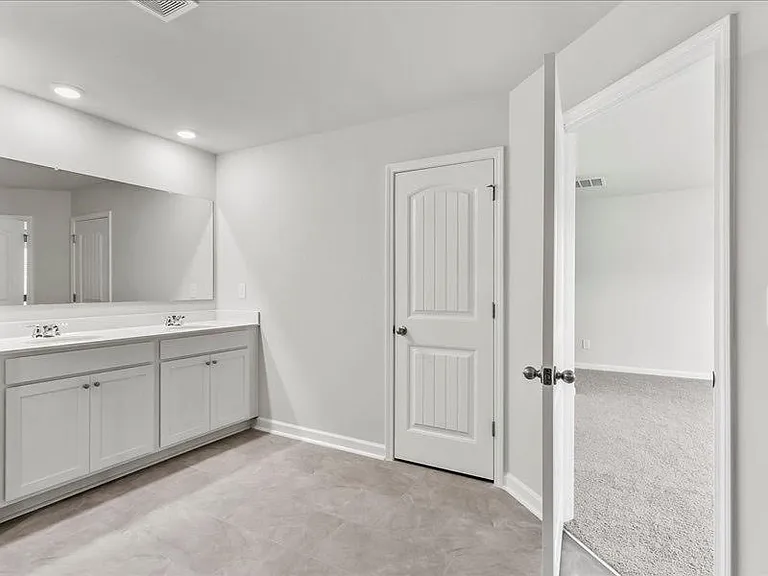 5113 Tulip Sq — Photo 13