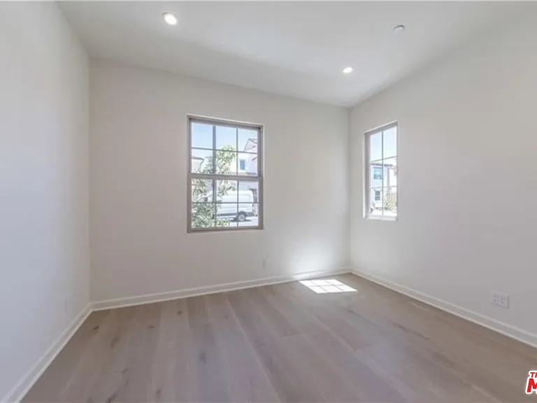 113 Escala — Photo 28