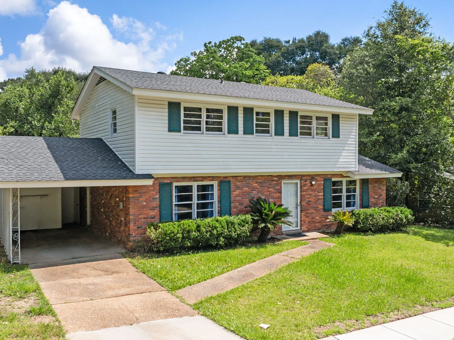 3 bed, 2.5 bath, 2115 sqft, $1,900 — Photo 2