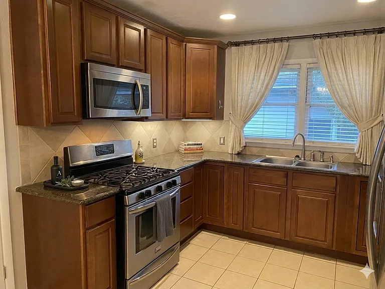 1007 W Sycamore St — Photo 6