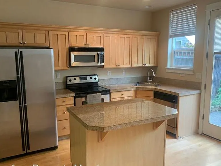 8628 SE 9th Ave #12 — Photo 3