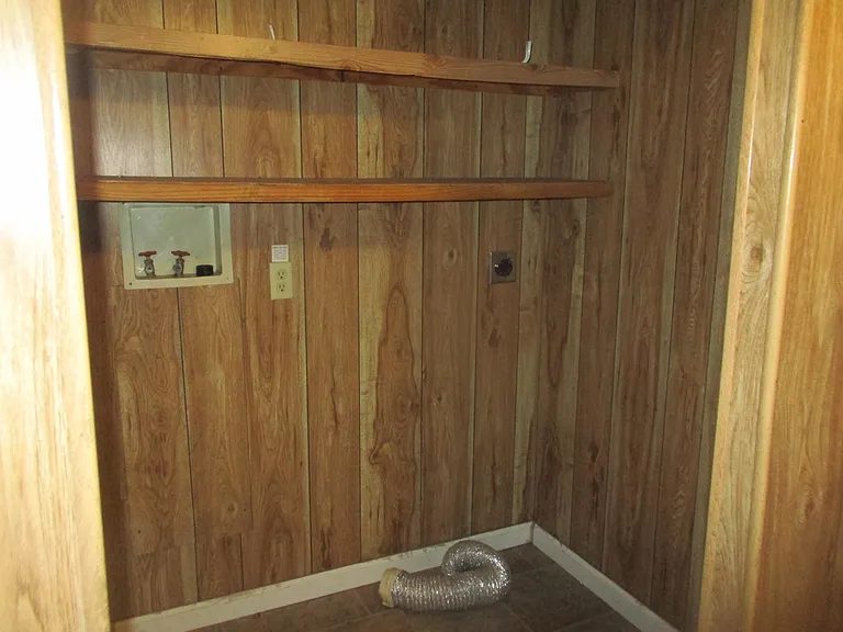 413 Debby St — Photo 14