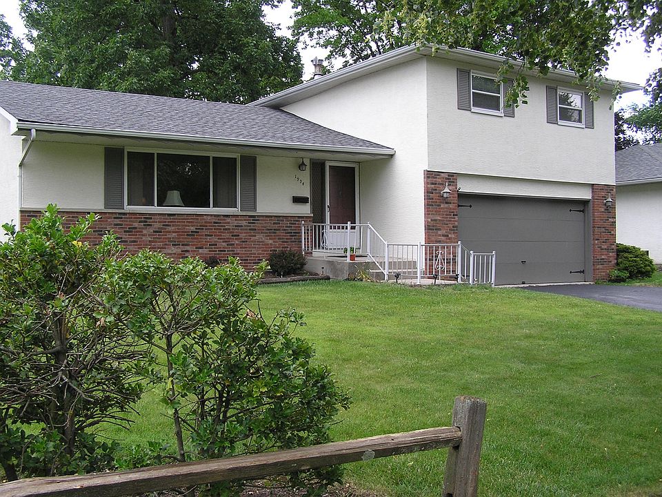 1st image of 1994 Fleetwood Dr