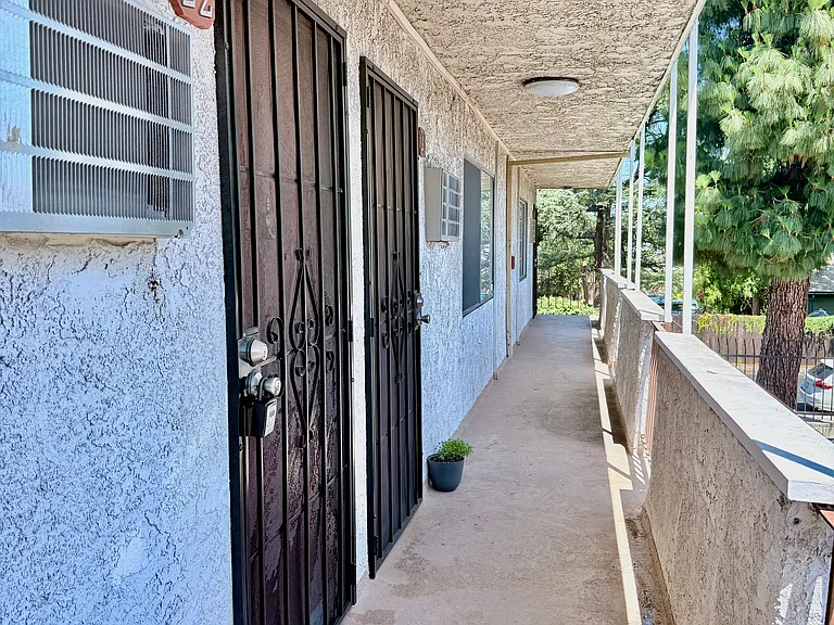 Sepulveda Blvd — Photo 16