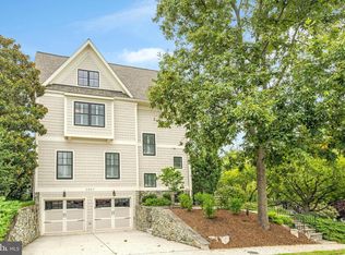 2807 1st Rd N, Arlington, VA 22201