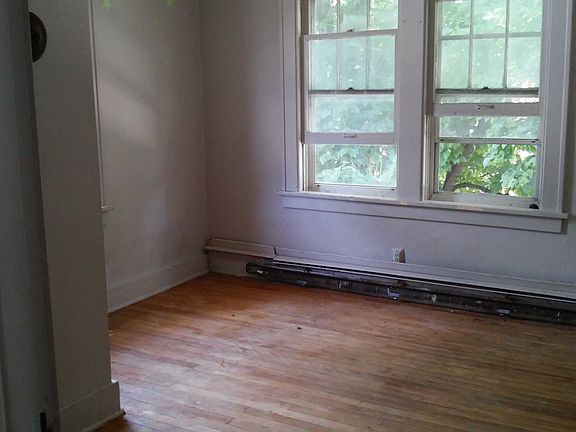 4th image of 1030 S Newton Ave